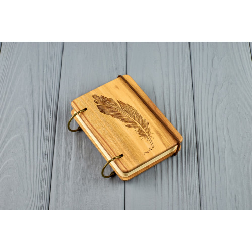 Кишеньковий блокнот з дерева формат А7 на кільцях "Перо"