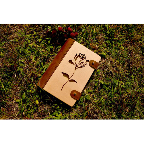 Блокнот з натурального дерева в поєднанні зі шкірою "Троянда"