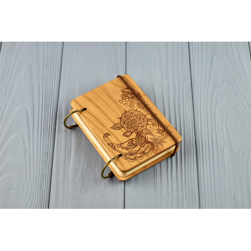 Кишеньковий блокнот з дерева формат А7 на кільцях "Мехєнді"