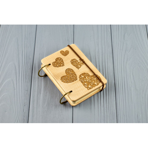 Кишеньковий блокнот з дерева формат А7 на кільцях "Сердечка"