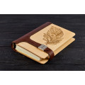 Блокнот з натурального дерева в поєднанні з шкірою "Перо" на магнітній застібці